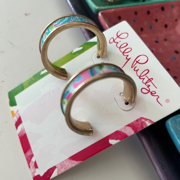 Beautiful Lilly Pulitzer jewelry bundle! Necklace, earrings and key fob - Picture 9 of 10